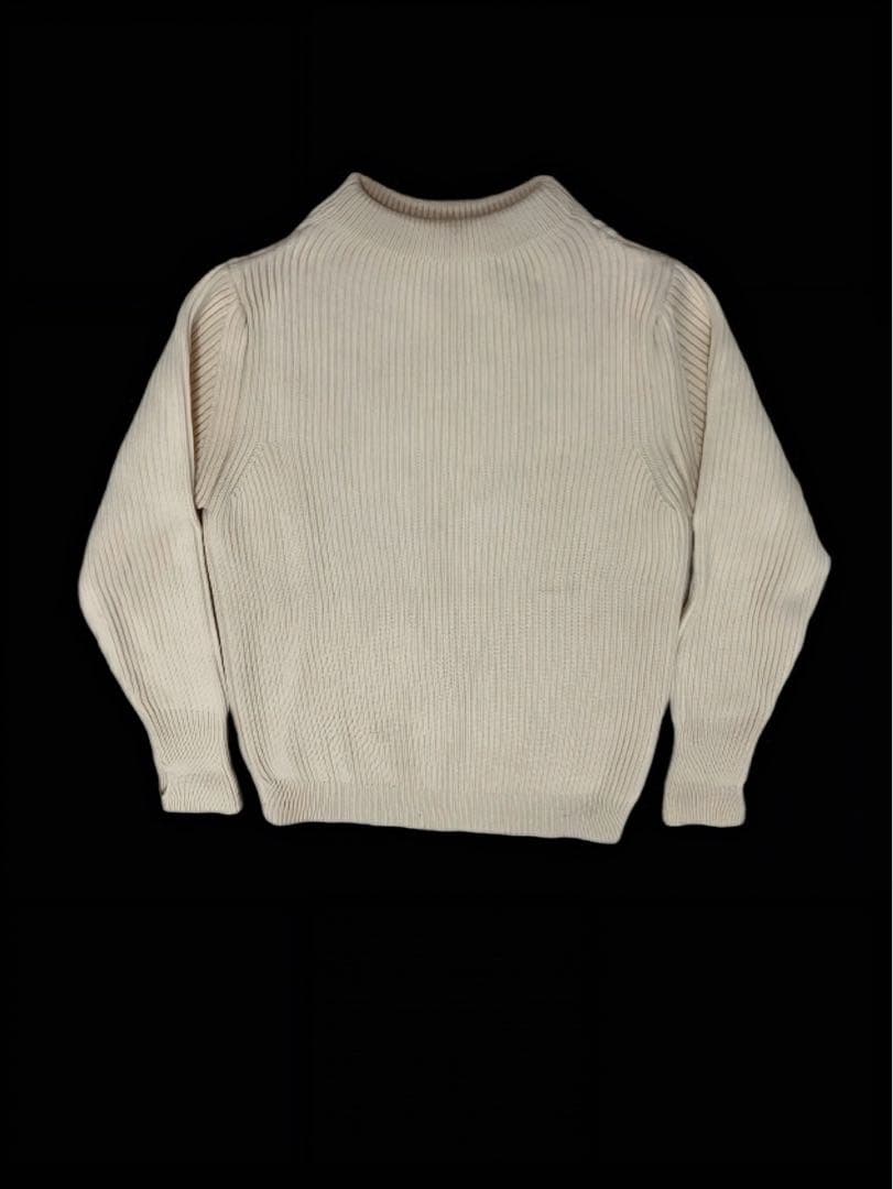 ホワイトリブ編みハイネックセーター