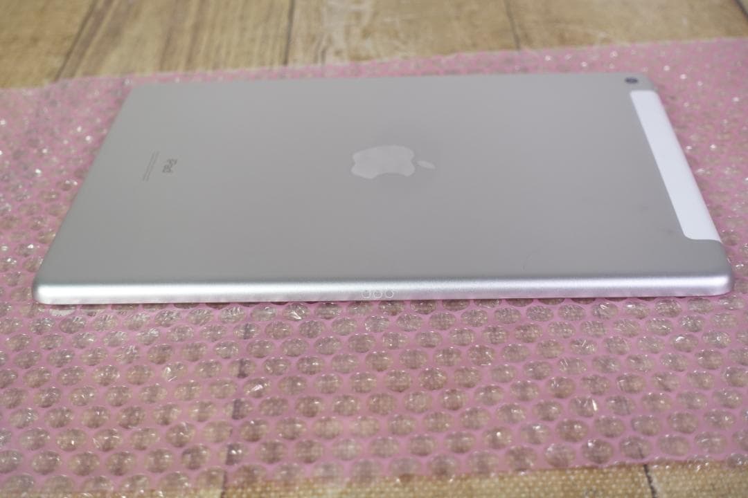 美品 iPad 第8世代 Cellular シルバー 32GB A2429