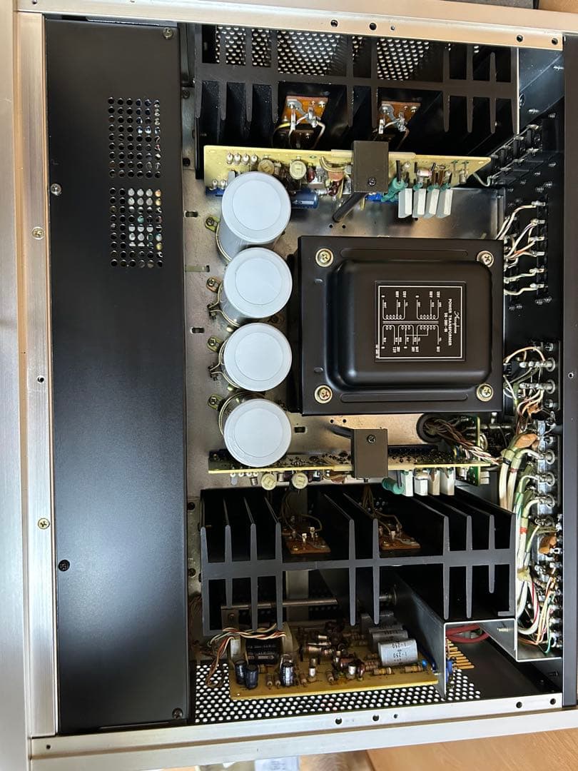 アキュフェーズE-202 プリメイン アンプ