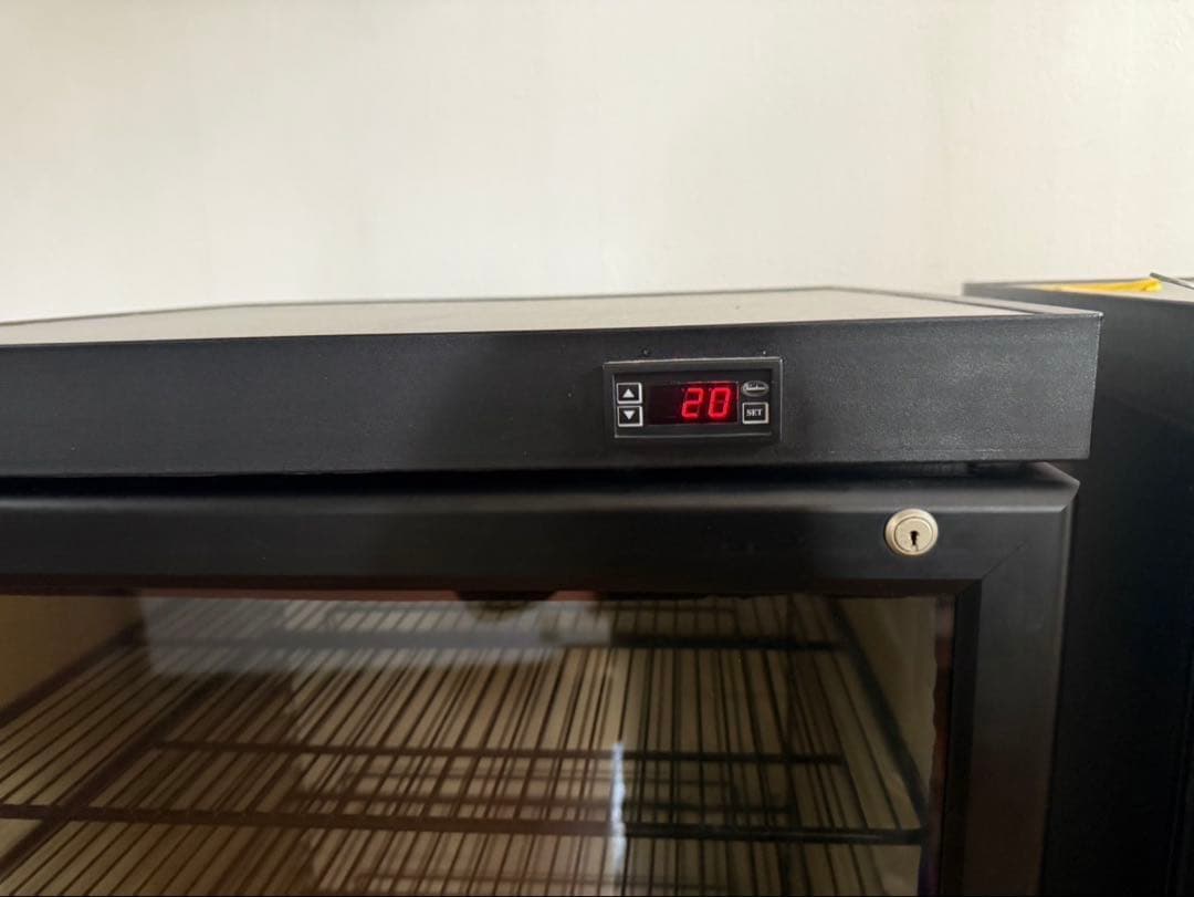 ドイツ製高級ワインセラー大型　右開きH160cm Chambrair