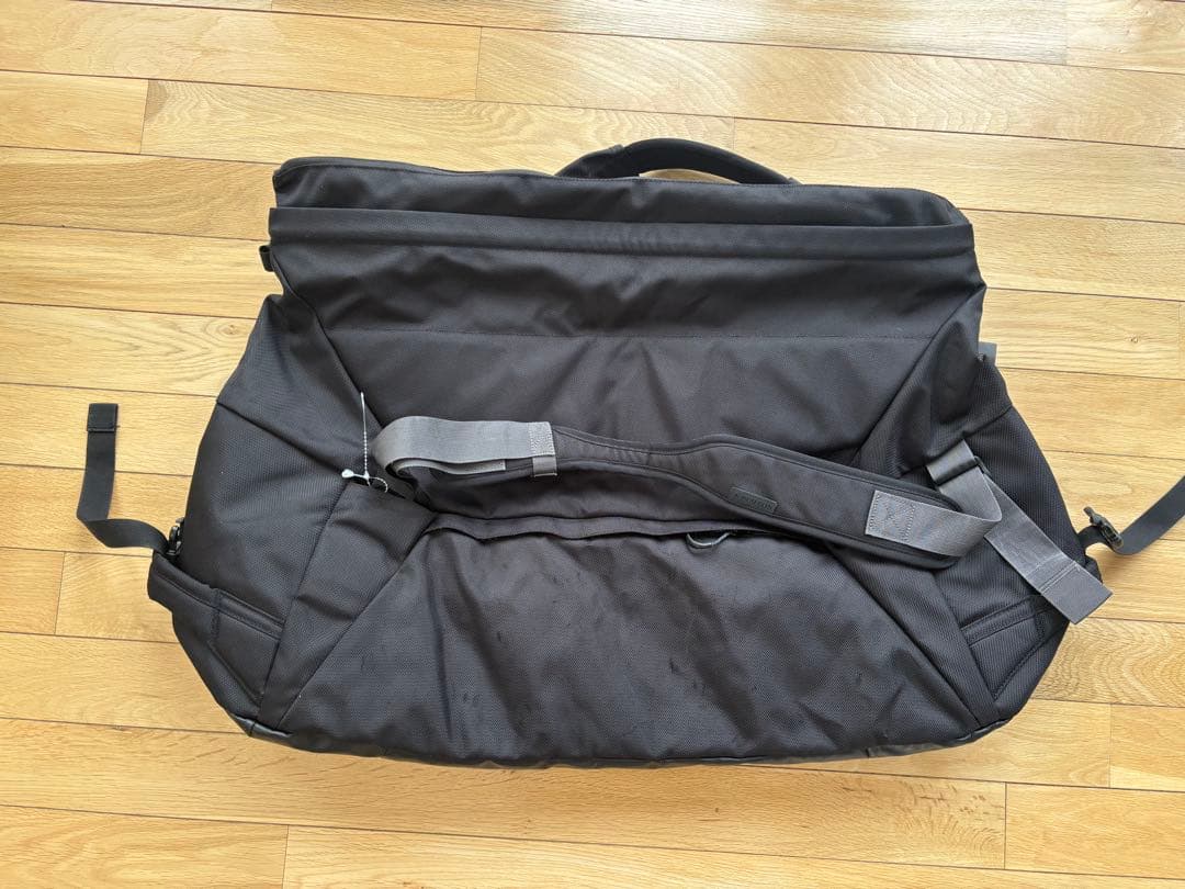 BURTON 大容量 ブラックバックパック