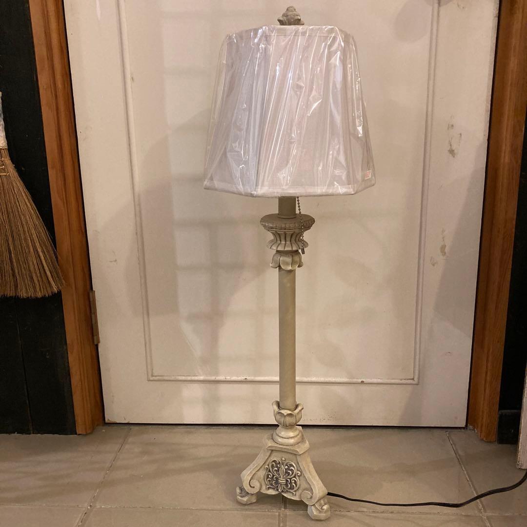 ヨーロピアンアンティークホワイト スタンドテーブルライト シェードランプ電球付き