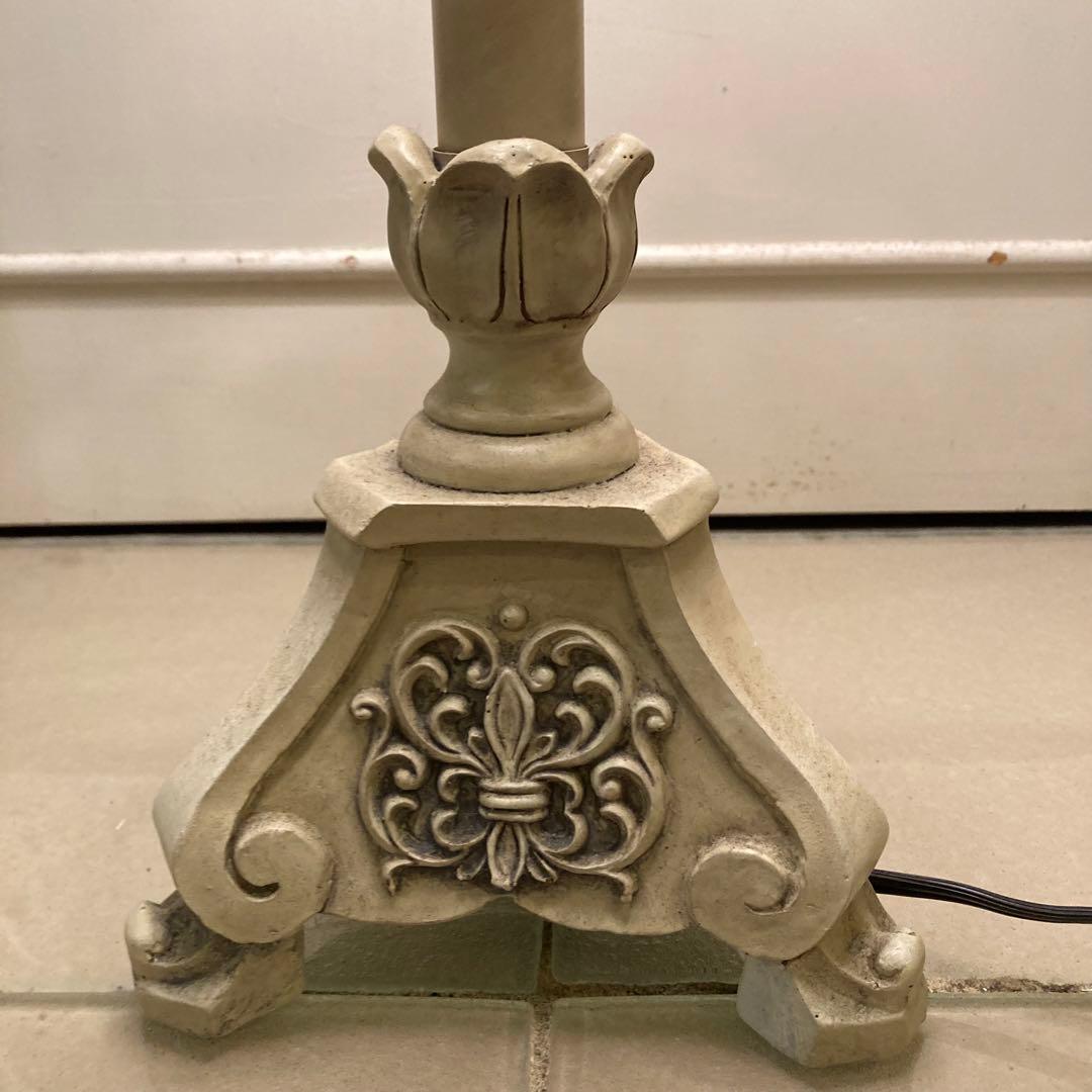 ヨーロピアンアンティークホワイト スタンドテーブルライト シェードランプ電球付き