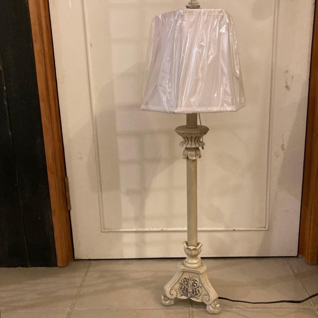 ヨーロピアンアンティークホワイト スタンドテーブルライト シェードランプ電球付き