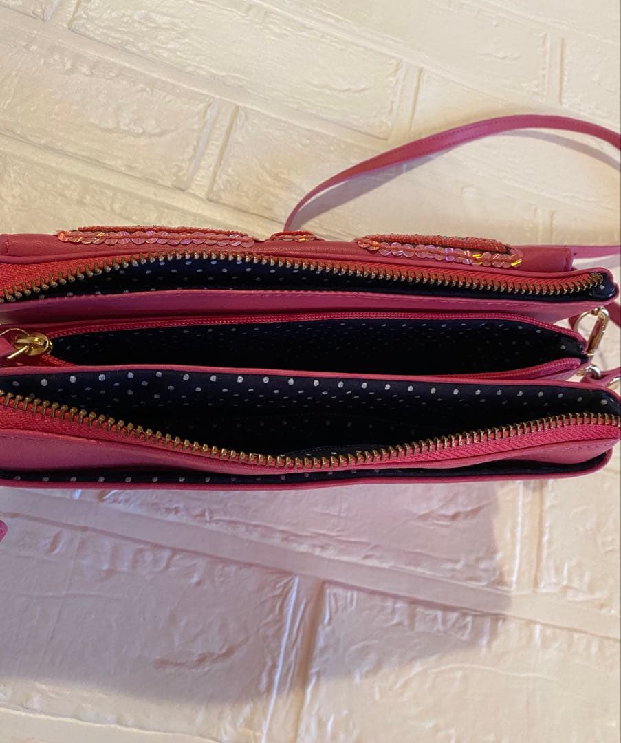 虎*丸様 ハローキティ　タマオワールド　サンリオコラボ 刺繍 お財布ポシェット