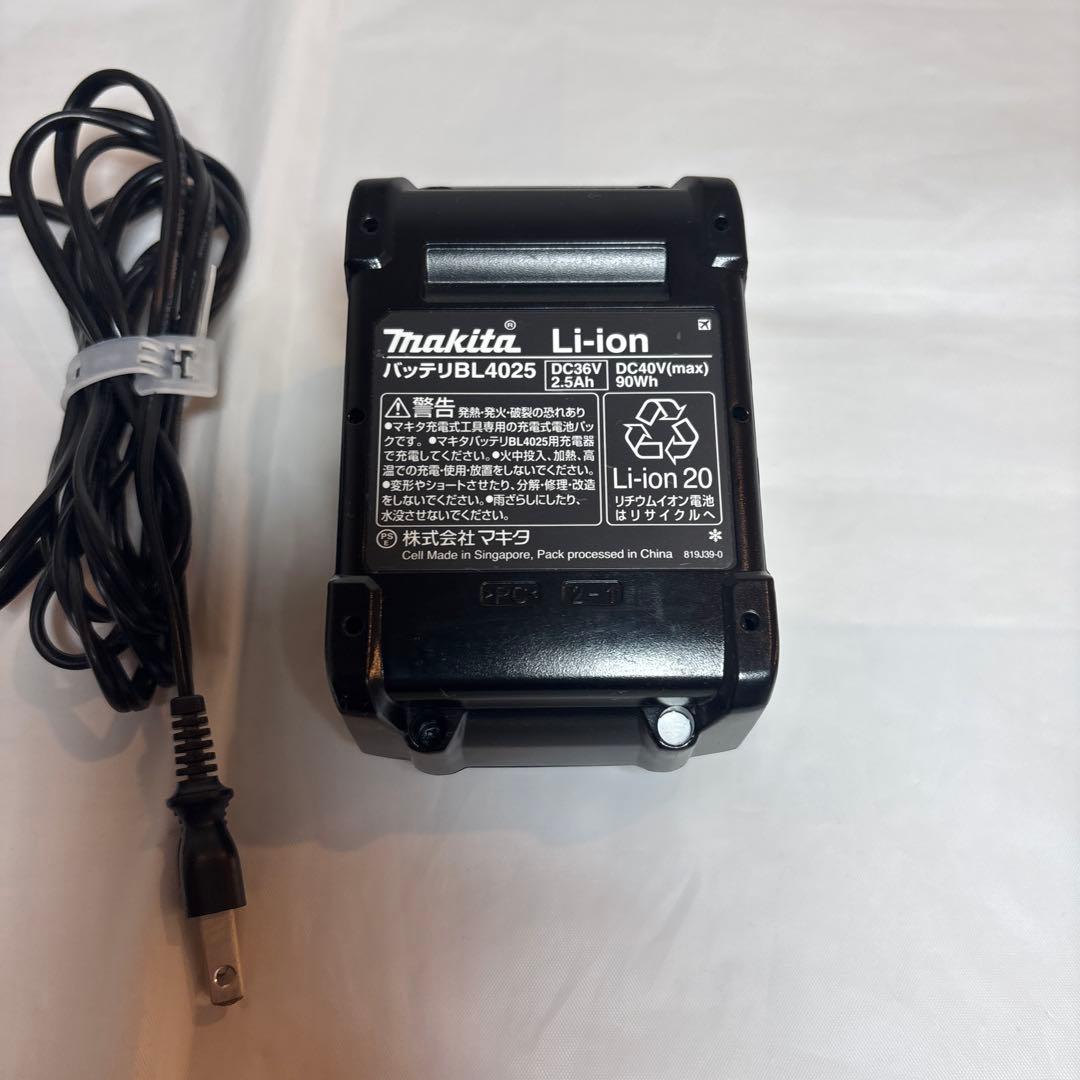 マキタ 40Vmax コードレススティッククリーナー　バッテリー充電器付き