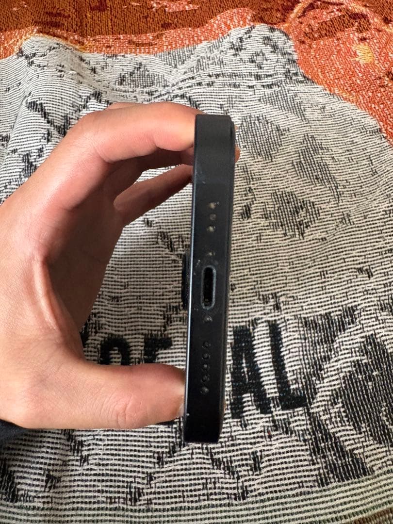 Apple iPhone 13 ブラック 本体　simフリー