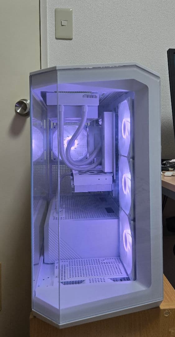 稼働少 美品 高性能 ホワイト ゲーミングpc i7 4070SUPER