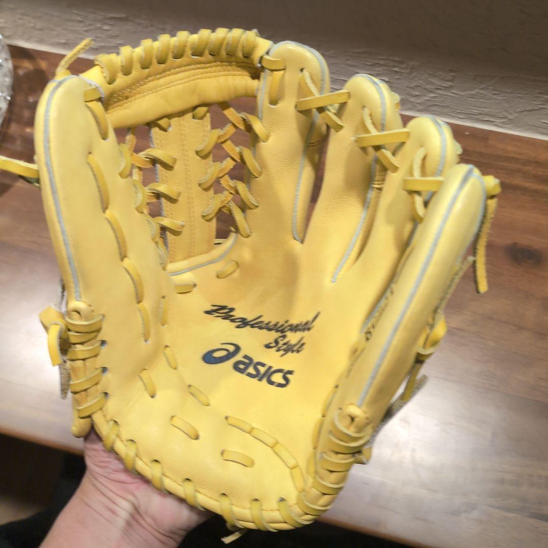 ASICS イエローグローブ & E.T. ブラウングローブ