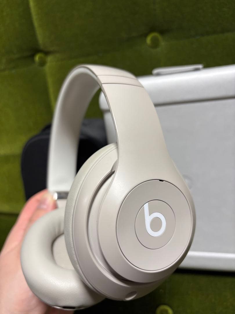 Beats Studio Pro サンドストーン　ワイヤレスヘッドホン