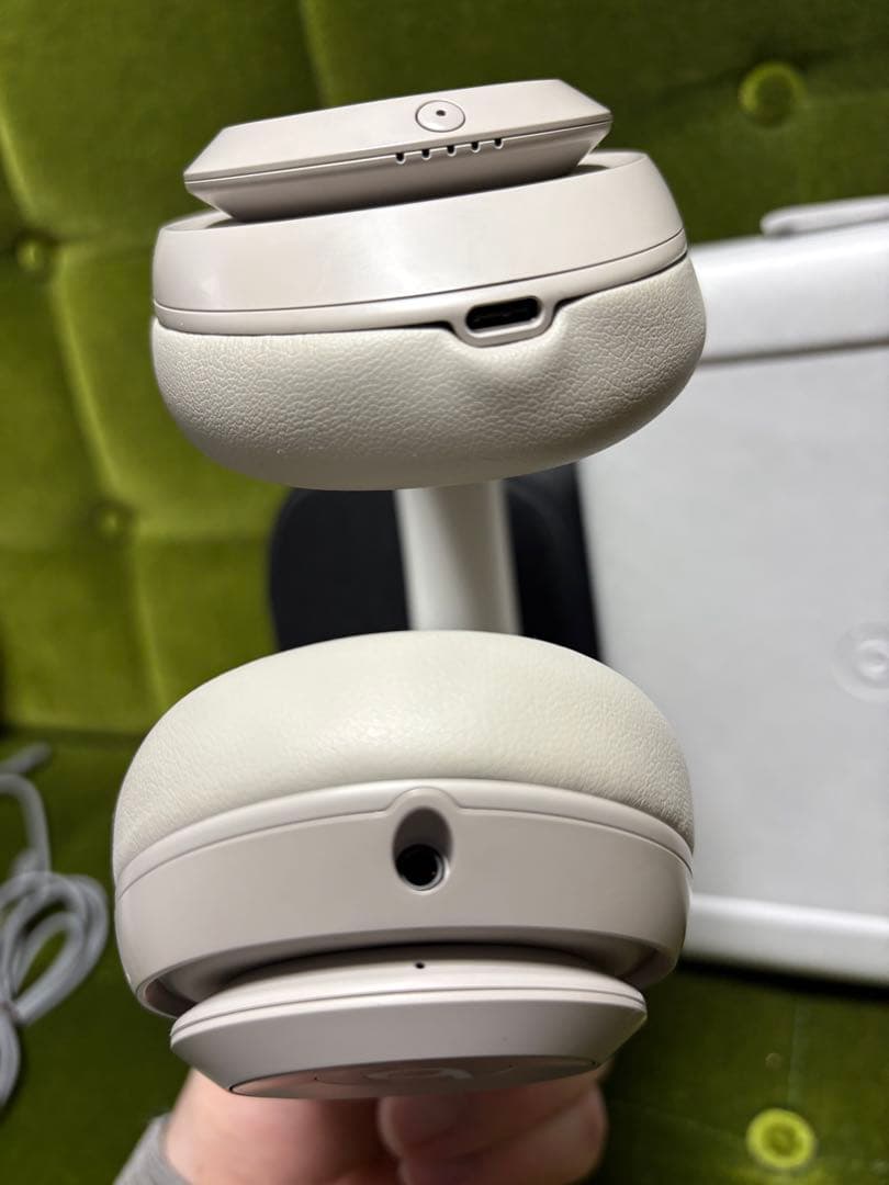 Beats Studio Pro サンドストーン　ワイヤレスヘッドホン