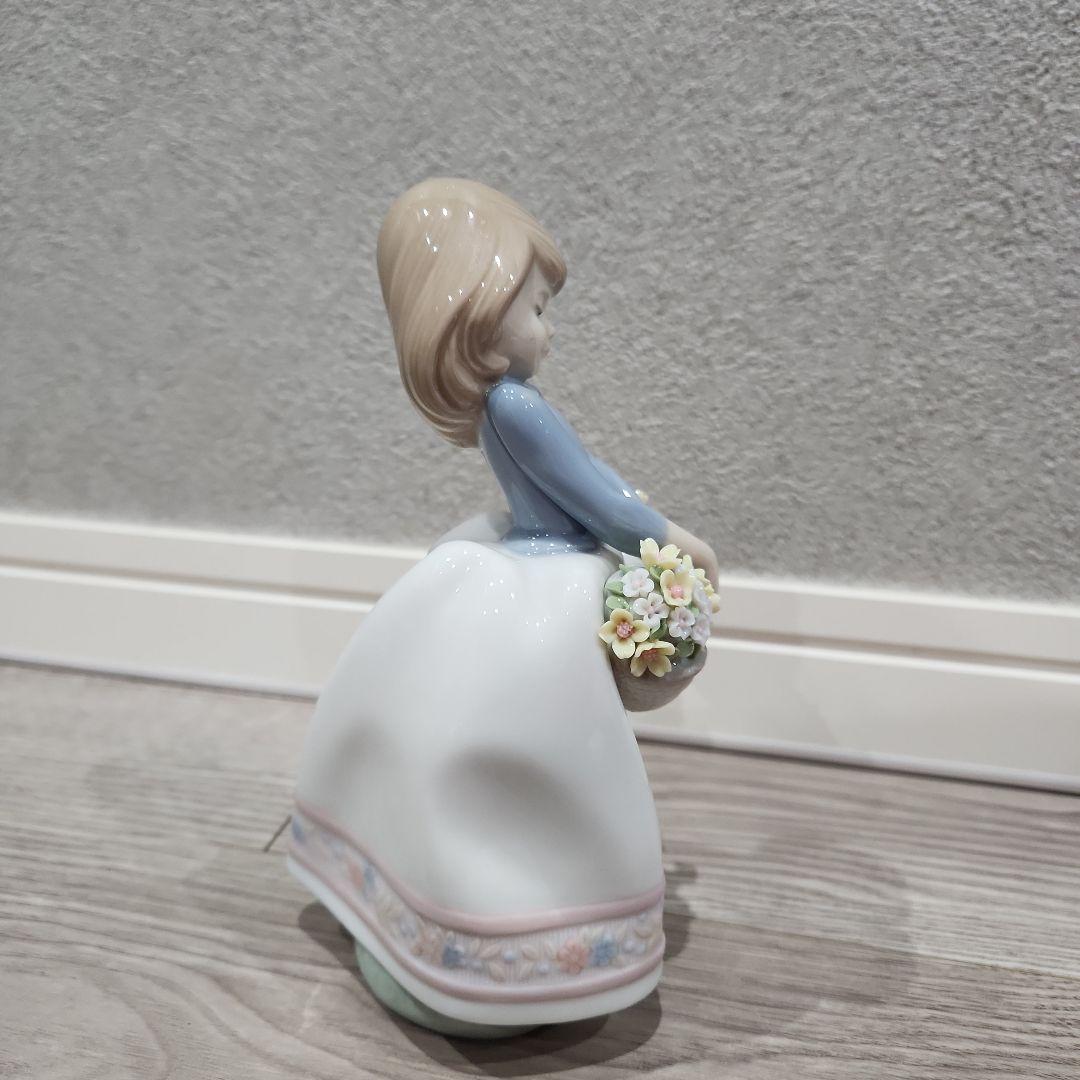 リアドロ　５月の花　陶器人形　フィギュリン