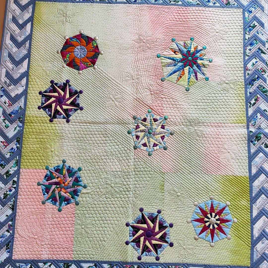 パッチワークタペストリー「春の予感」縦 166cm 横147cm の大作