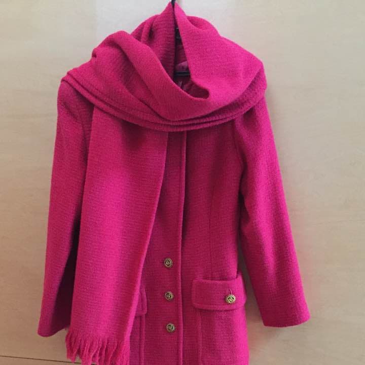 ＮICOLE ヴィヴィットピンクスーツ(ツイード風)