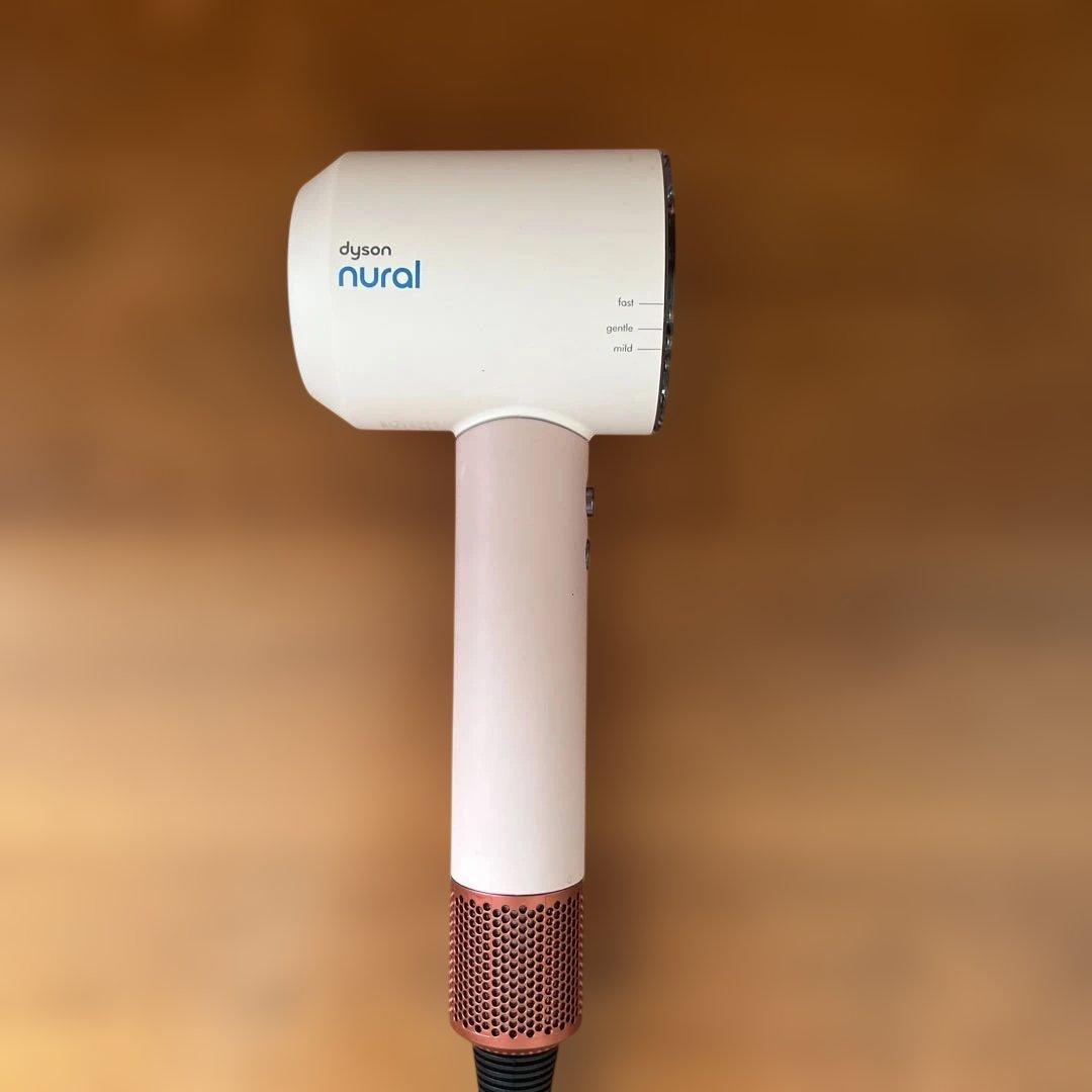 dyson nural ヘアドライヤー 専用ケース付き