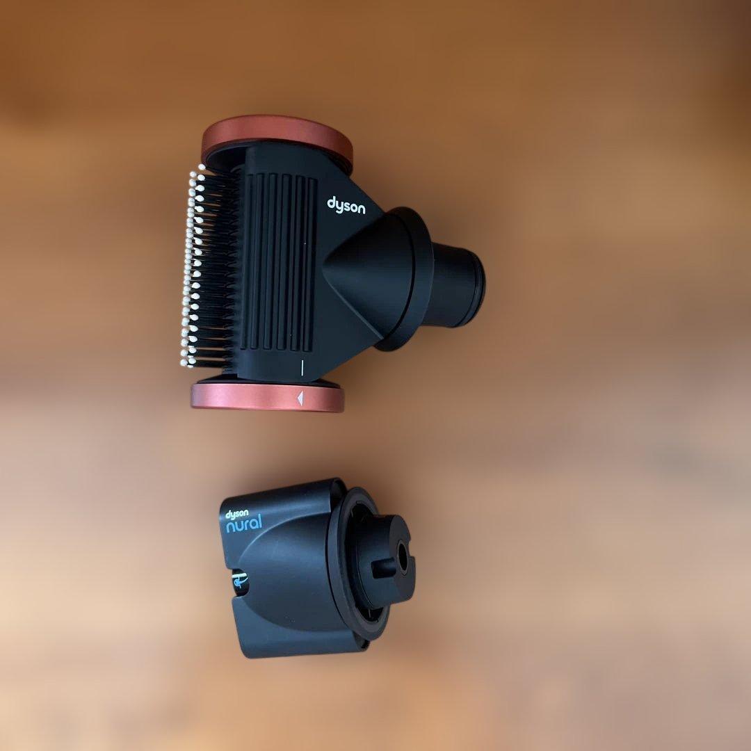 dyson nural ヘアドライヤー 専用ケース付き