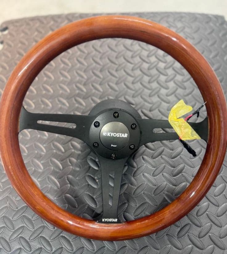 【最終値下げ】KYOSTAR ステアリング　ハンドルボス付き　ハイエース200系