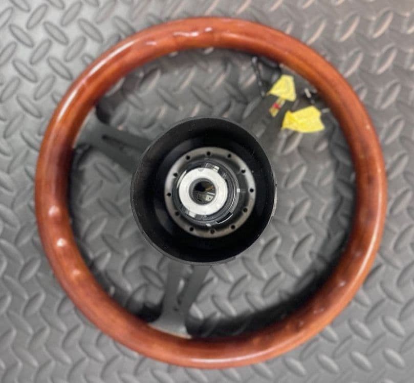 【最終値下げ】KYOSTAR ステアリング　ハンドルボス付き　ハイエース200系