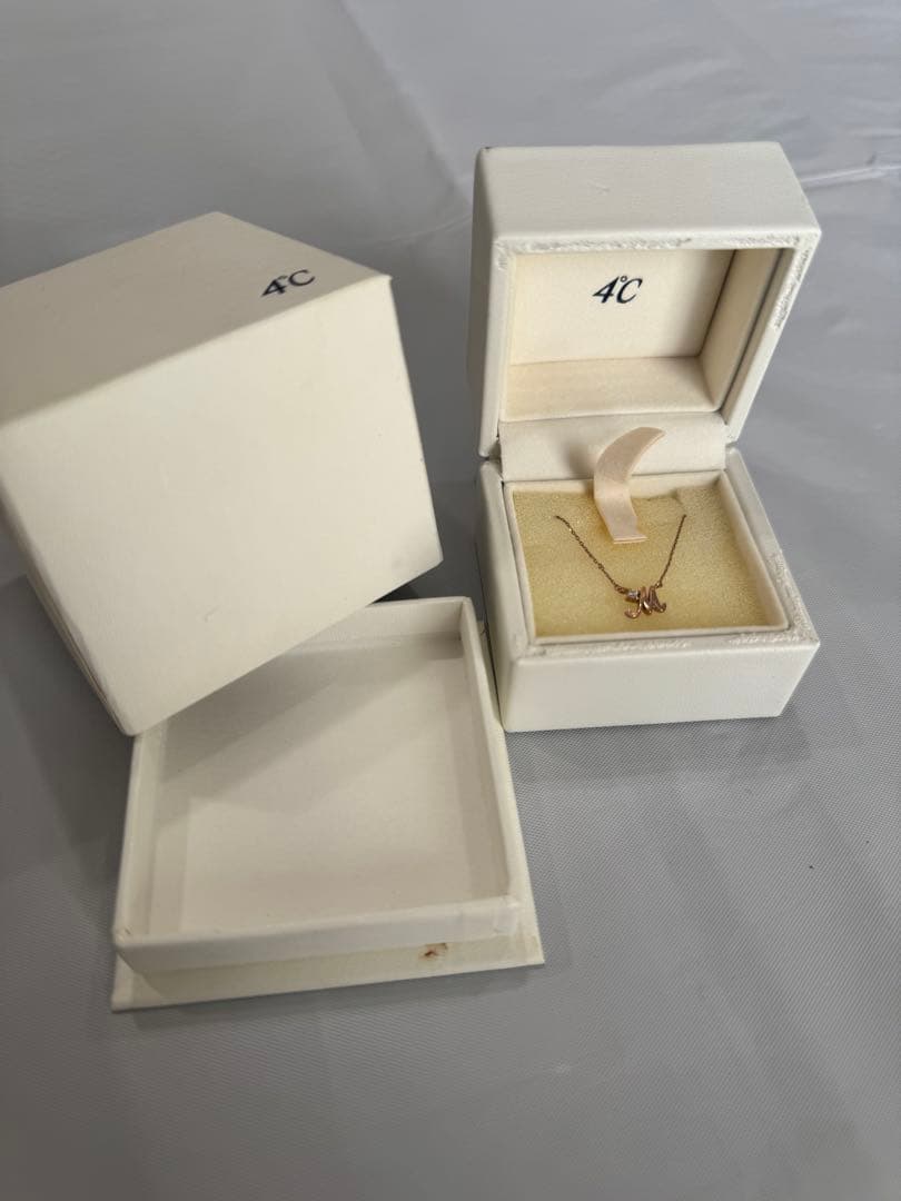 4℃ PKGイニシャルネックレス