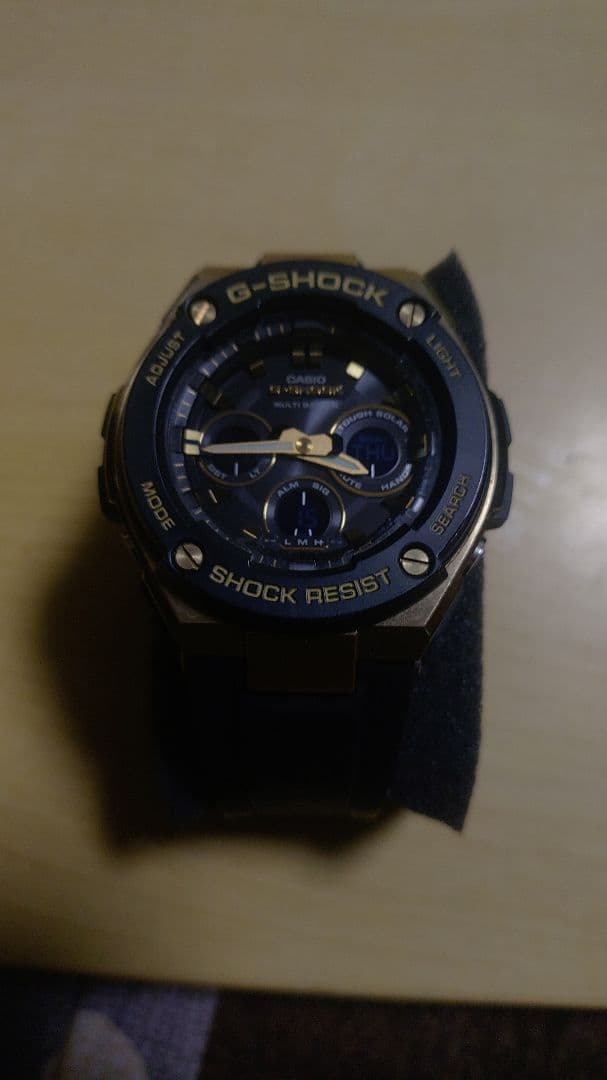 G-SHOCK 　ブラック/ゴールド GST-W300G ソーラー、電波時計