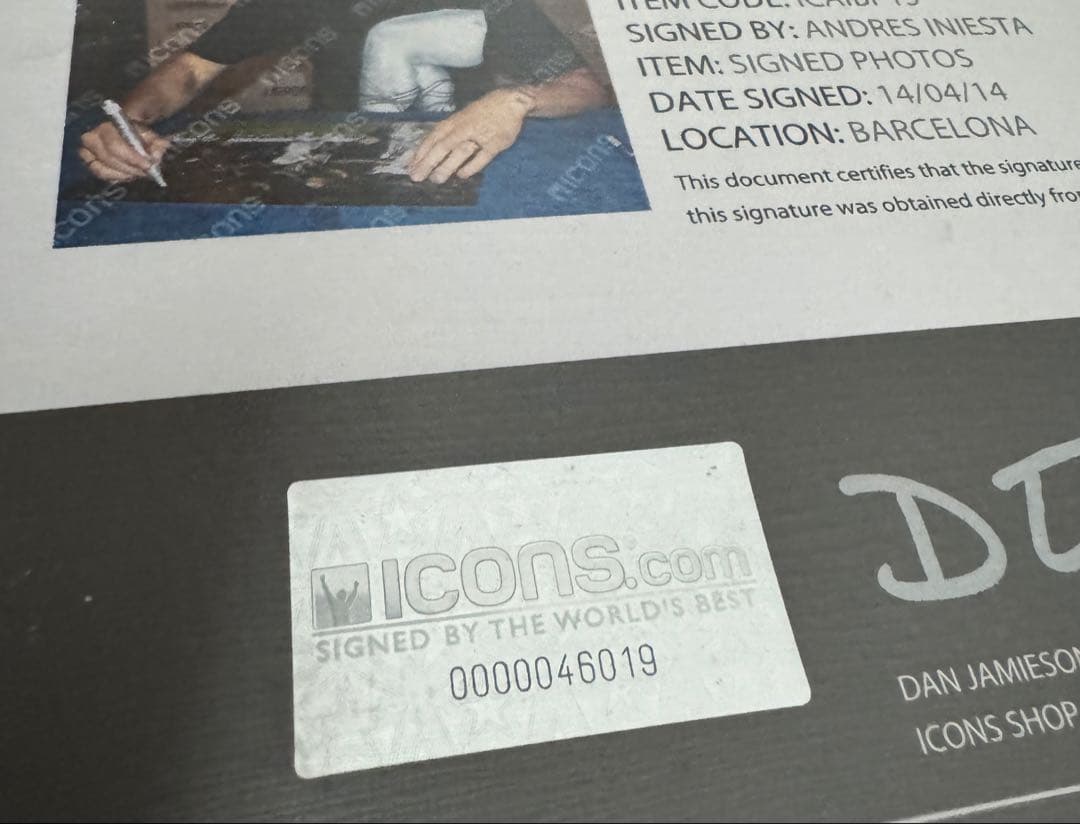 【ICONS真正証明書付】イニエスタ直筆サイン入りエル・クラシコフォト