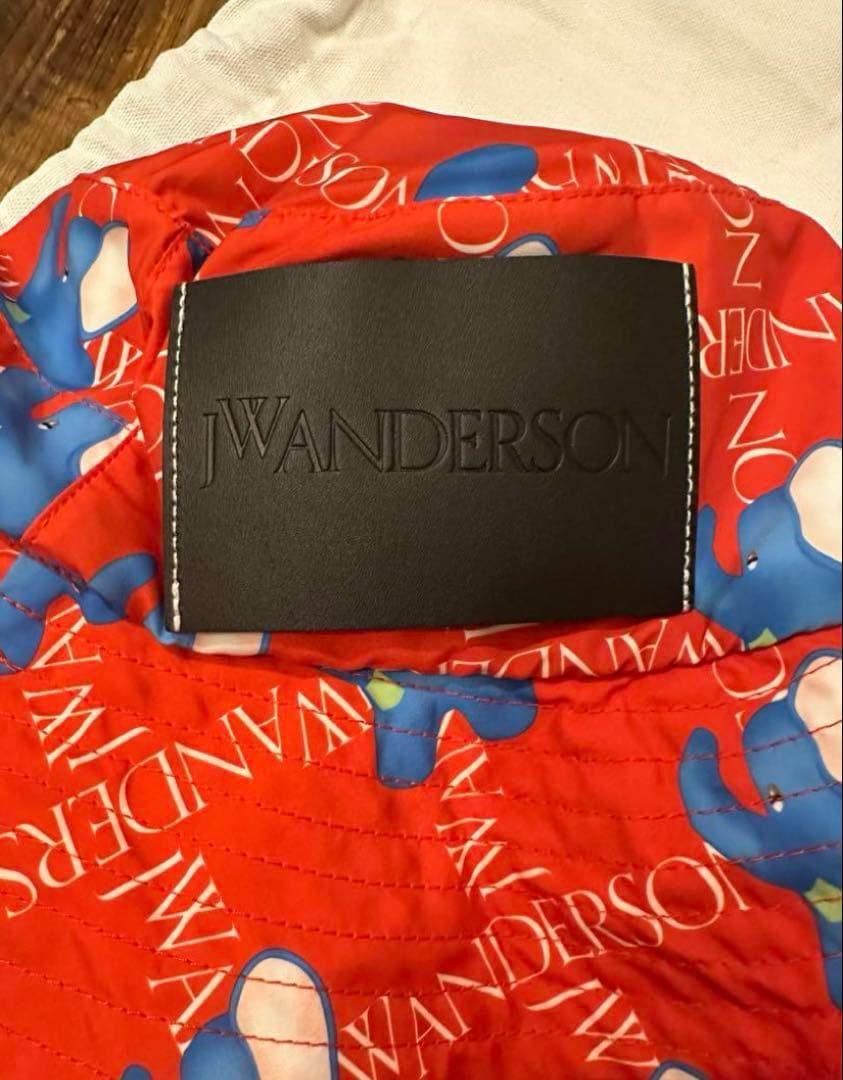 JW ANDERSON 完売品　赤色ハット