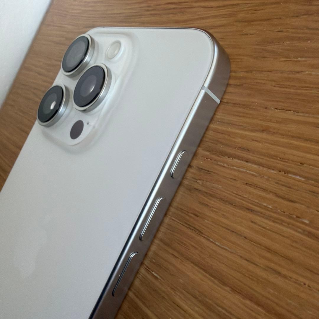 おまけ付き iPhone16Pro 1TB 国内simフリー ホワイトチタニウム