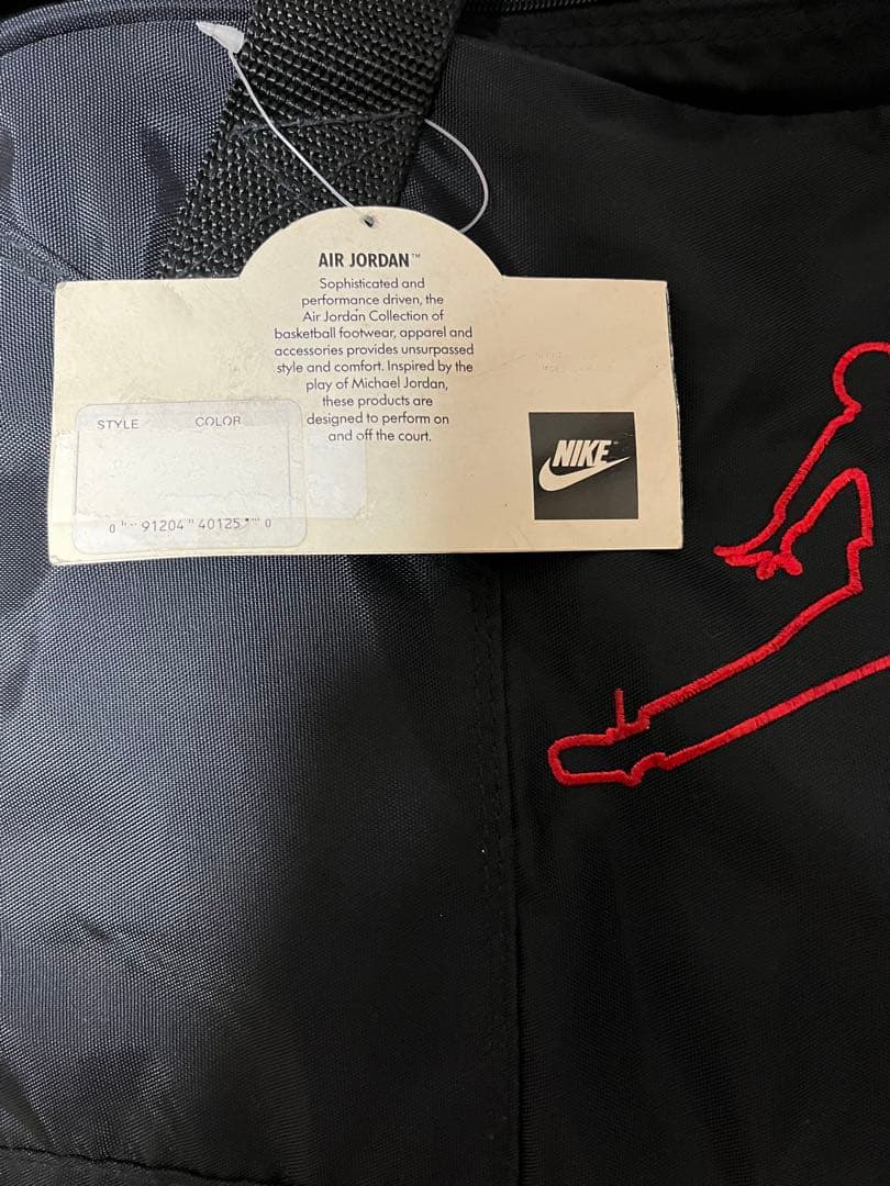 JORDAN NIKE 【90s未使用タグ付銀タグ】ボストンバッグ黒赤　刺繍ロゴ
