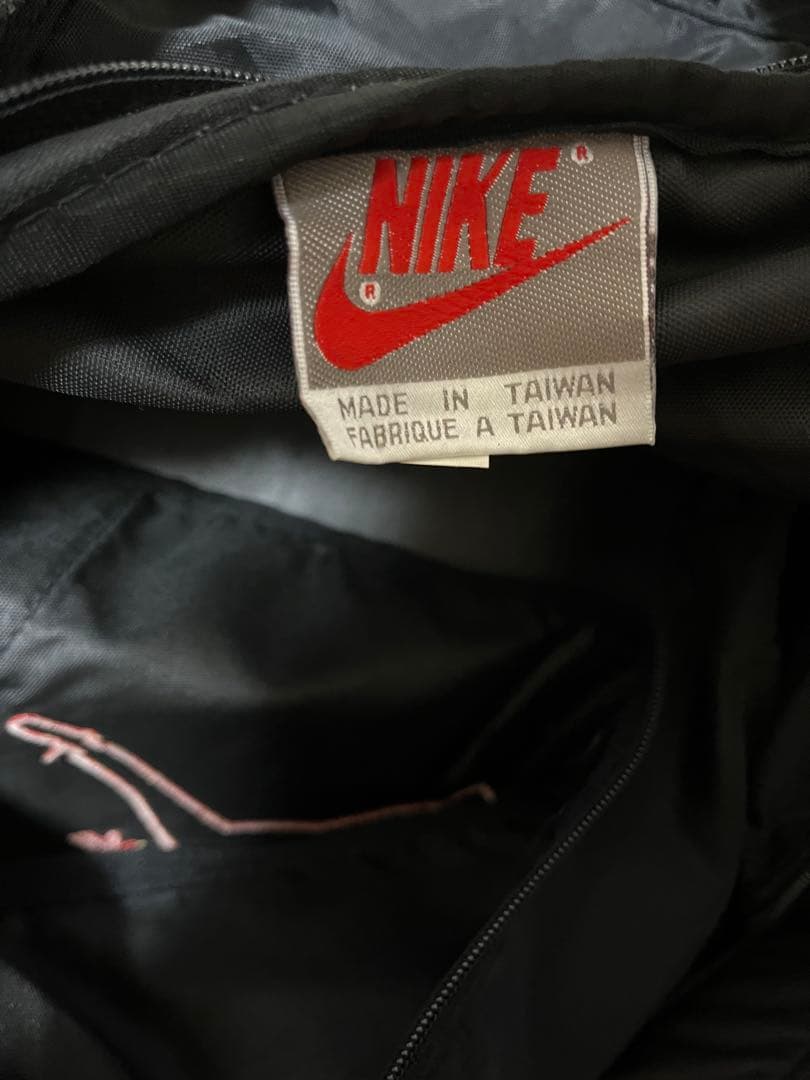 JORDAN NIKE 【90s未使用タグ付銀タグ】ボストンバッグ黒赤　刺繍ロゴ