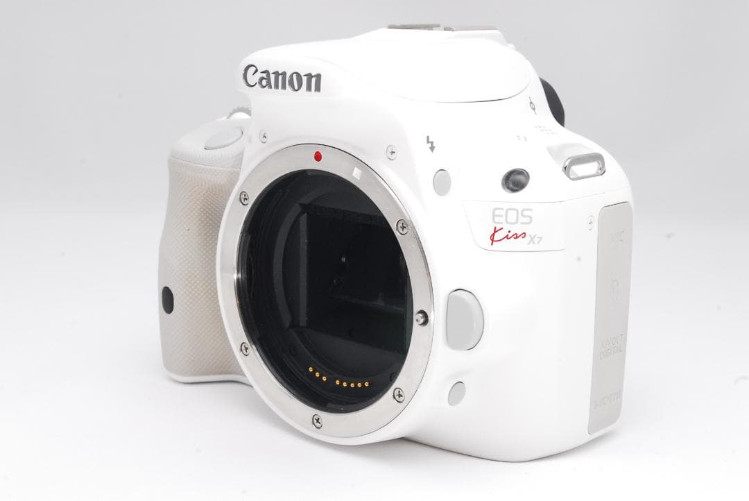 ✨️ Canon EOS Kiss X7 ホワイト ✨️新品級 単焦点レンズ付き