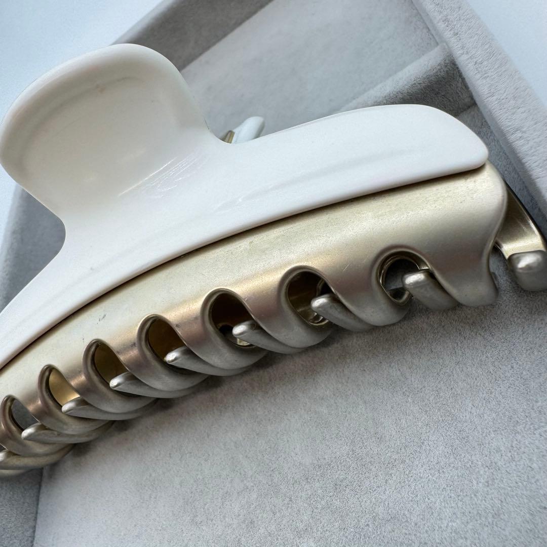 【人気】alexandre de paris ヘアクリップ　ホワイト　ゴールド