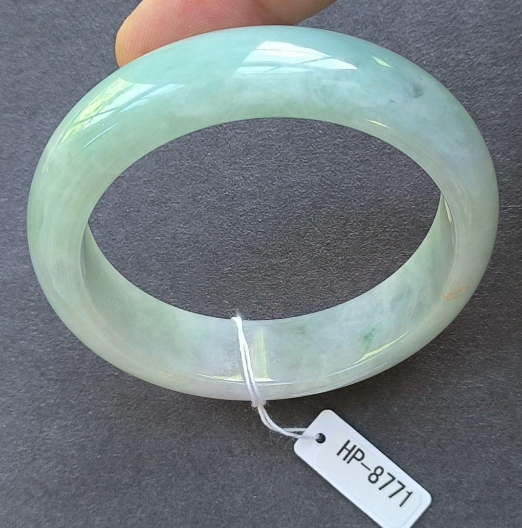 はち【鑑別書付】ミャンマーアイス翡翠のバングル（57～58ミリ）8771