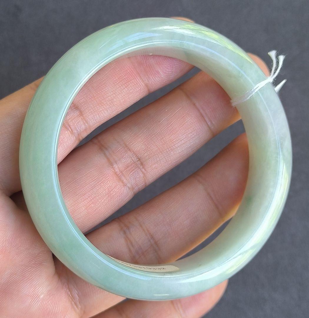 はち【鑑別書付】ミャンマーアイス翡翠のバングル（57～58ミリ）8771