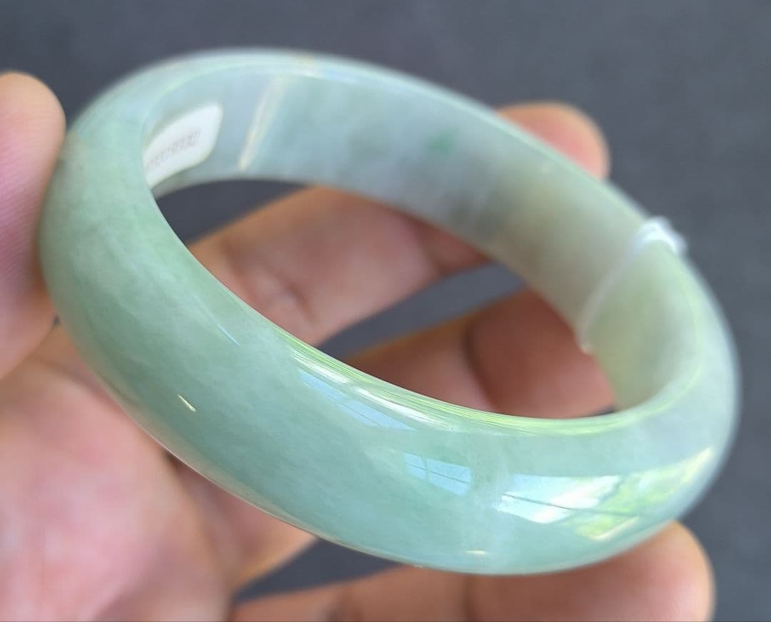 はち【鑑別書付】ミャンマーアイス翡翠のバングル（57～58ミリ）8771