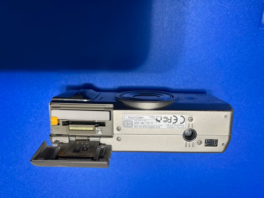 Fujifilm FinePix F710 コンパクトデジタルカメラ