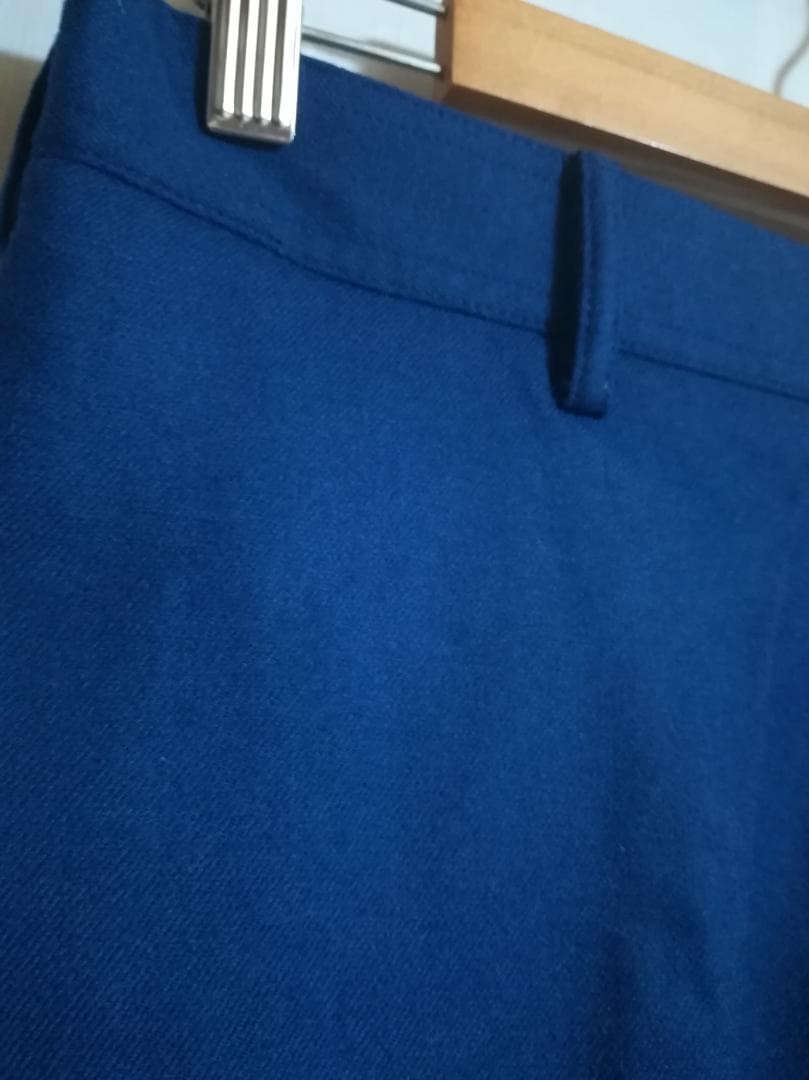 新品 TOMORROWLAND 22AW バックシャーリングスリムパンツ 青 S