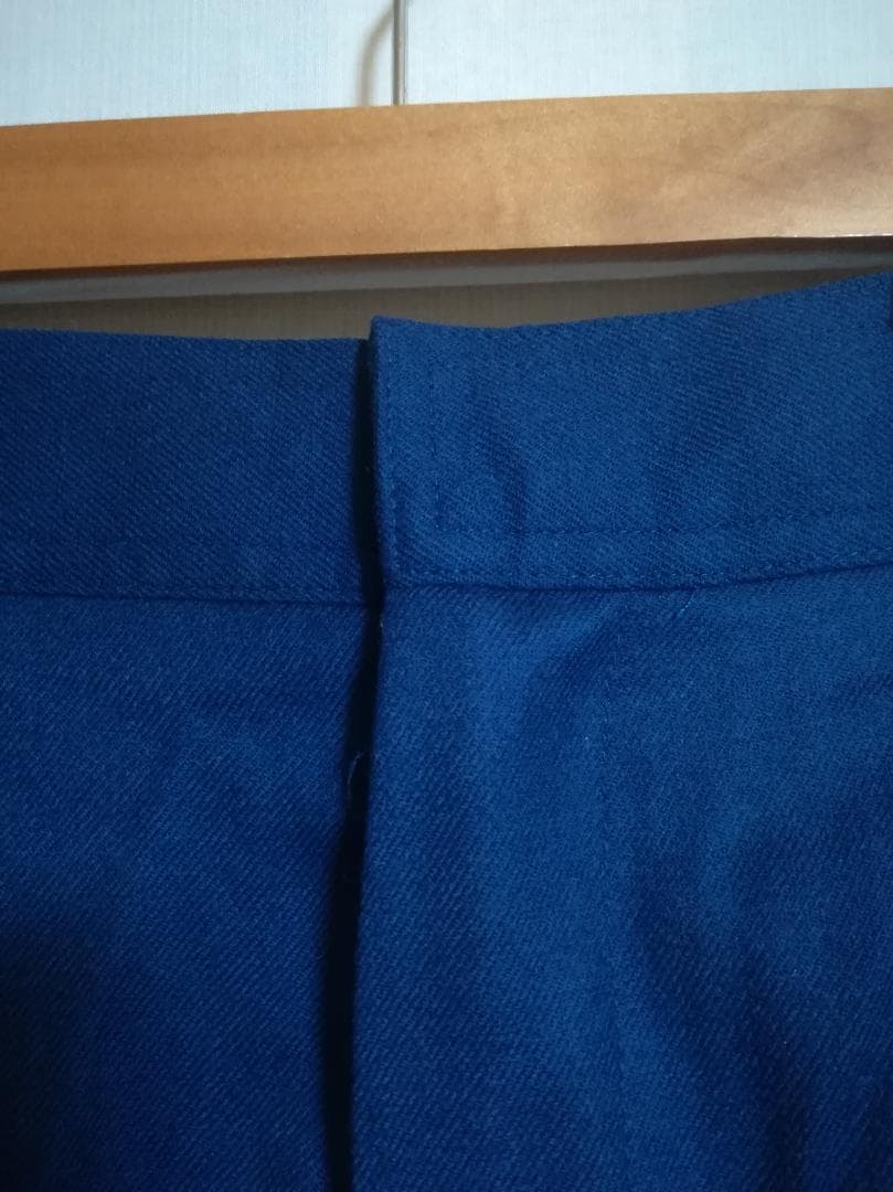 新品 TOMORROWLAND 22AW バックシャーリングスリムパンツ 青 S