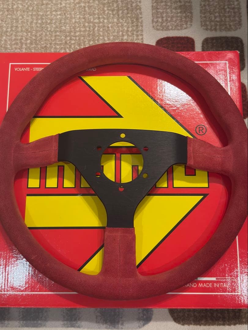 MOMOステアリング MOD.78 35パイ RED/スエー ド M-64