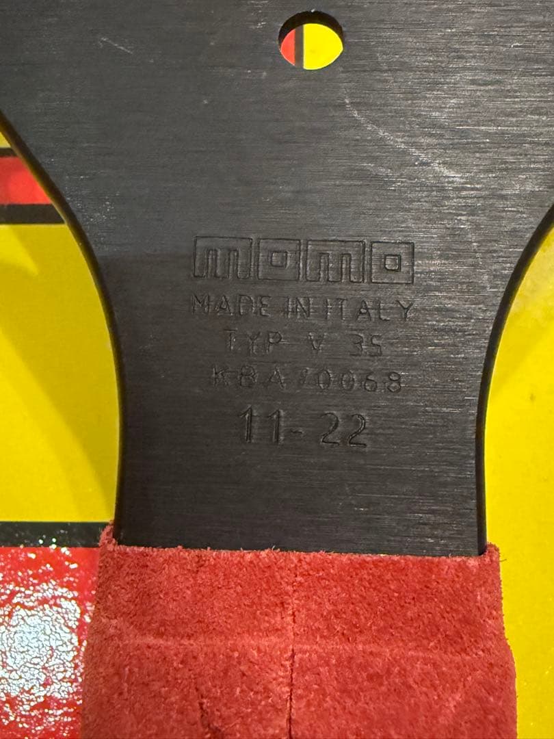 MOMOステアリング MOD.78 35パイ RED/スエー ド M-64