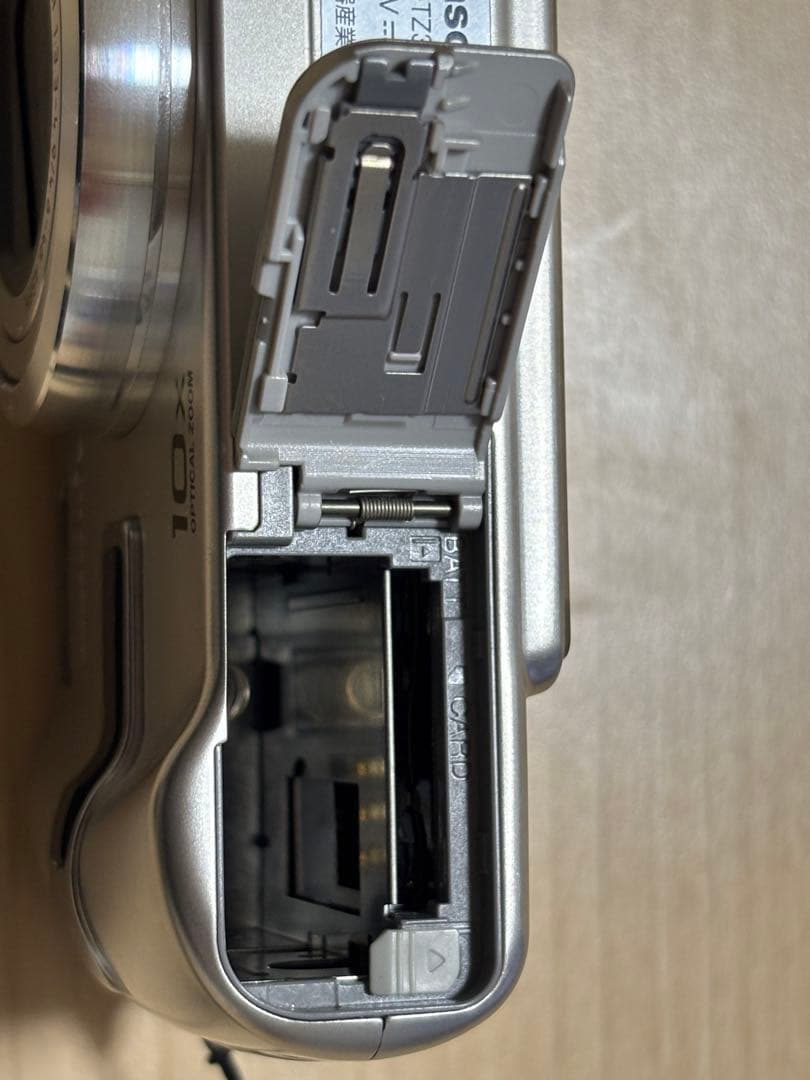 【美品】LUMIX DMC-TZ3 10倍光学ズーム シルバー ケース付属