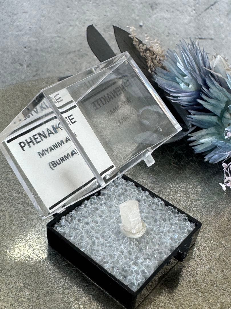 ケース付き　フェナカイト 六角柱　ビルマ　ミャンマー産