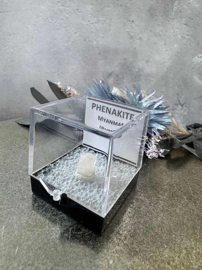 ケース付き　フェナカイト 六角柱　ビルマ　ミャンマー産
