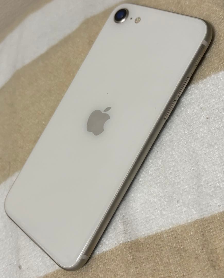 Apple iPhone SE第三世代スターライト 64GB 本体　SIMフリー
