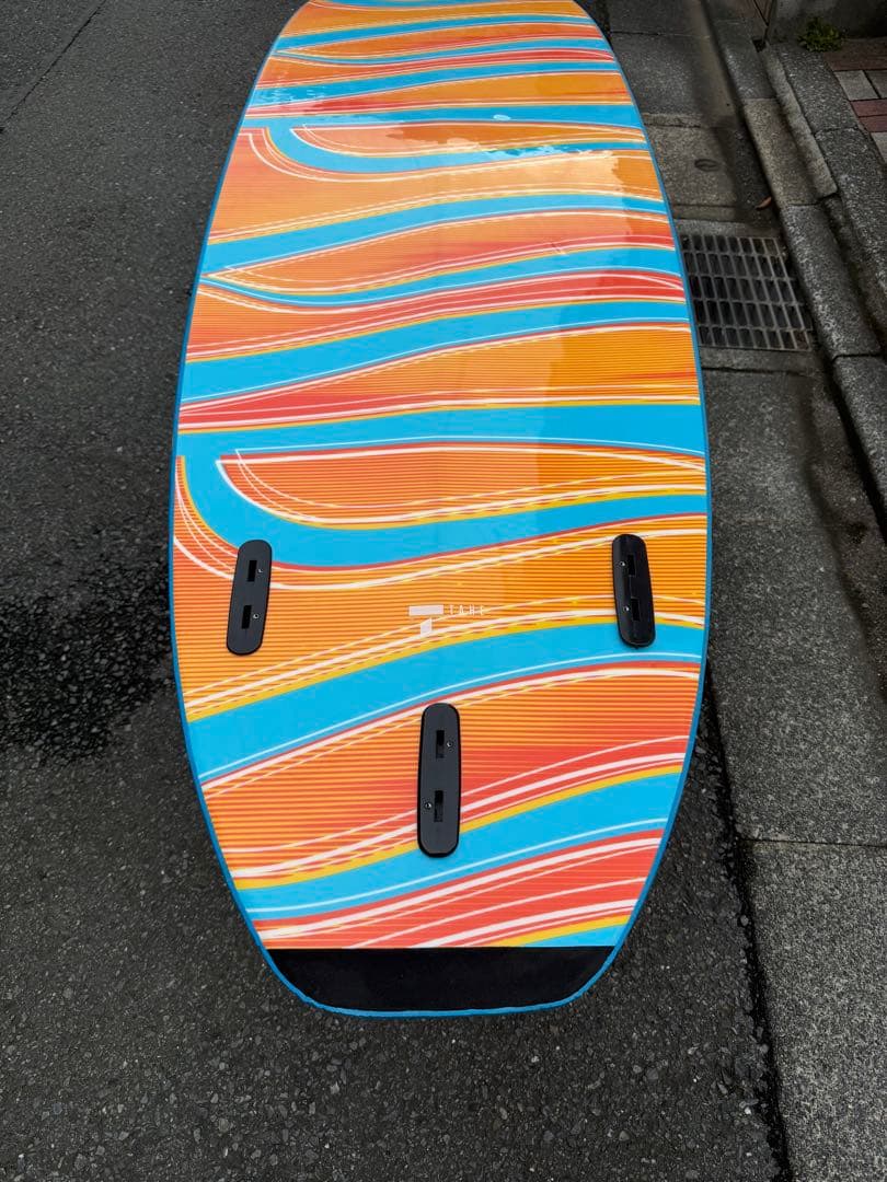 TAHE7’6″EASY SURFINGスタンド とアルメリック5フィン付き