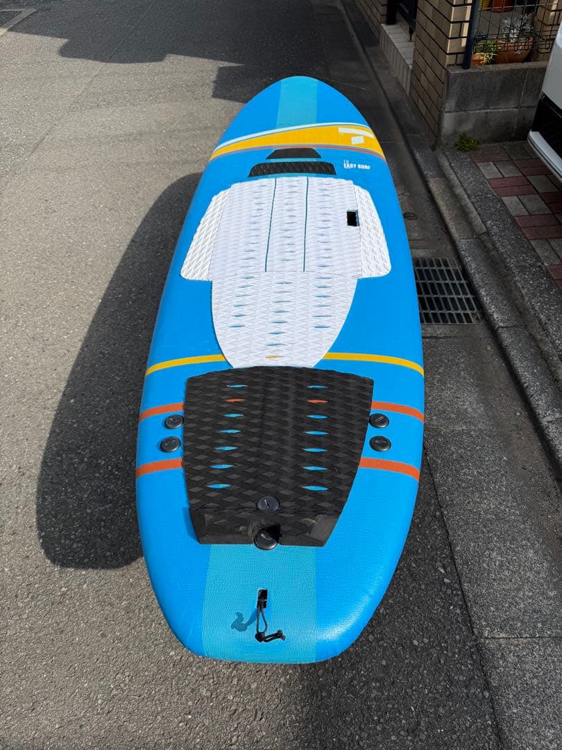 TAHE7’6″EASY SURFINGスタンド とアルメリック5フィン付き