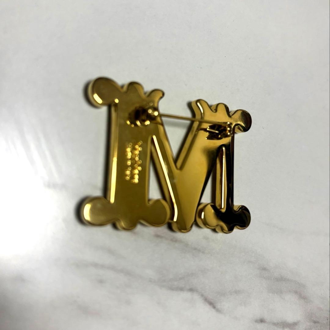 Max mara ブローチ
