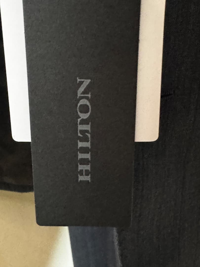 HILTON プレミアムスタイリッシュスーツ A25V4443 A5 新品