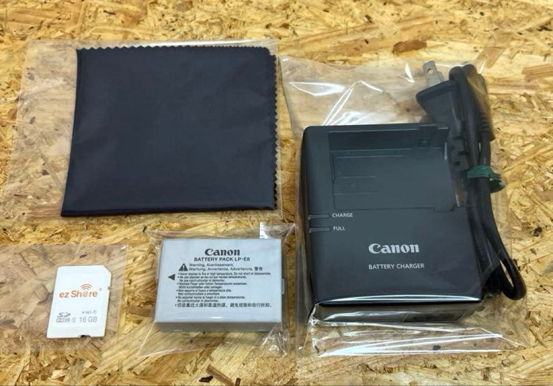 [送料無料]Canon EOS Kiss X4 一眼レフ 超望遠Wレンズセット他