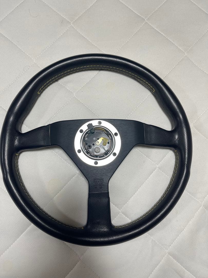 momo ステアリング　ヴェローチェV35