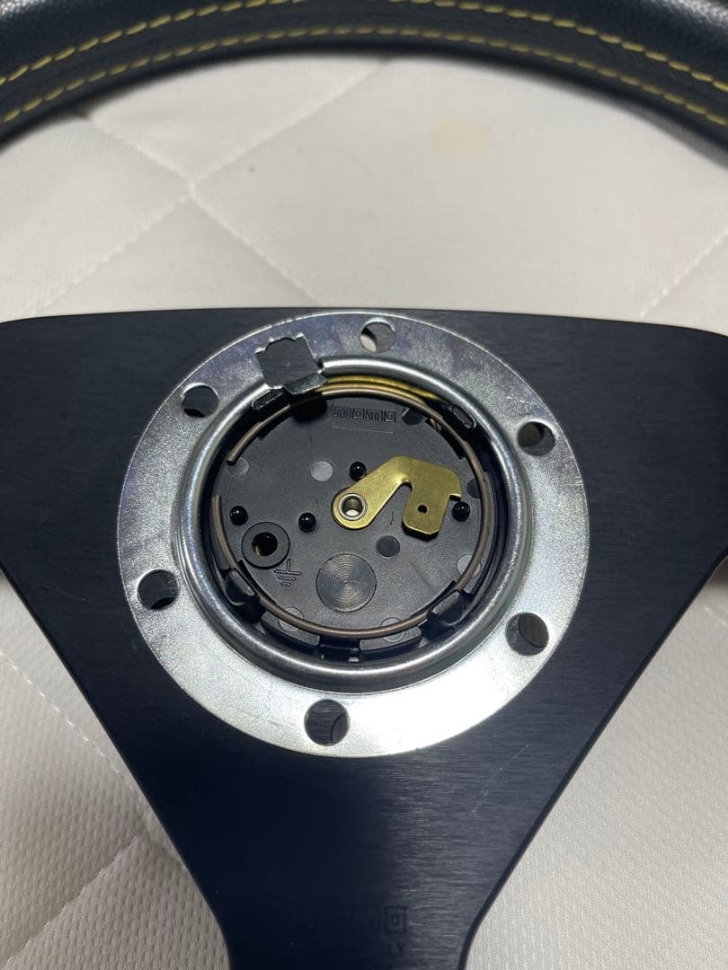 momo ステアリング　ヴェローチェV35